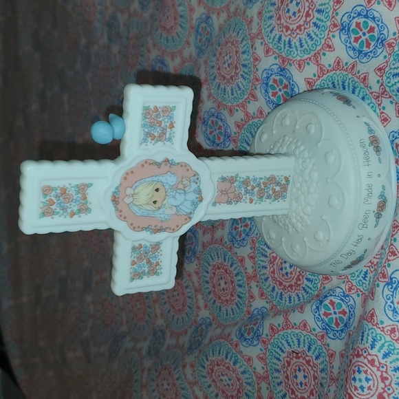 2/$8 ✝Precious moments cross✝ COPY - Picture 1 of 5